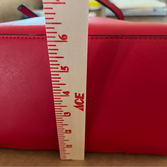 NWOT Guess Delaney Red with Black Trim Medium Classic Tote Bag - Picture 9 of 10